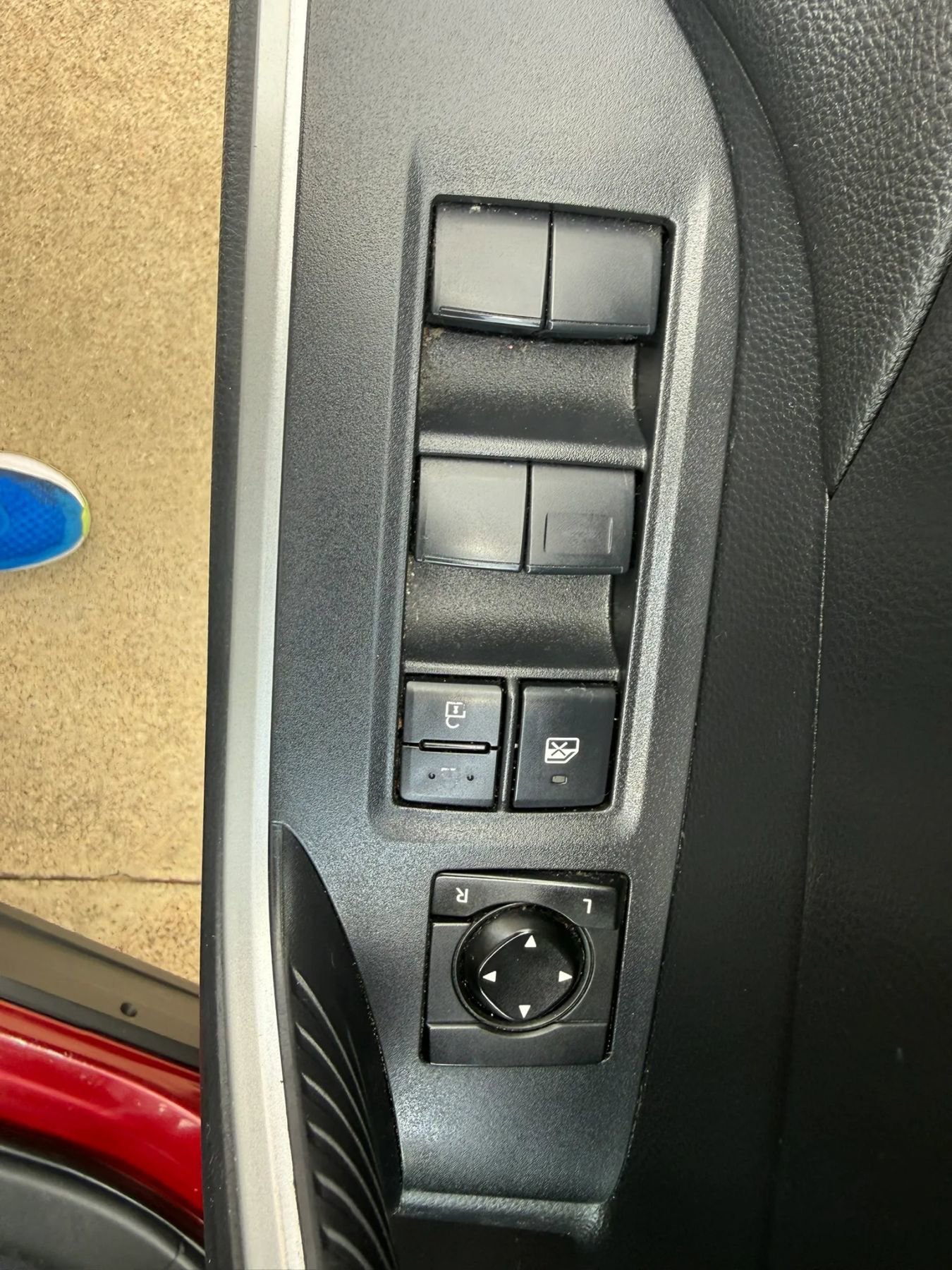 Used 2019 Toyota RAV4 XLE w/ Carpet Mat Package FWD image 8