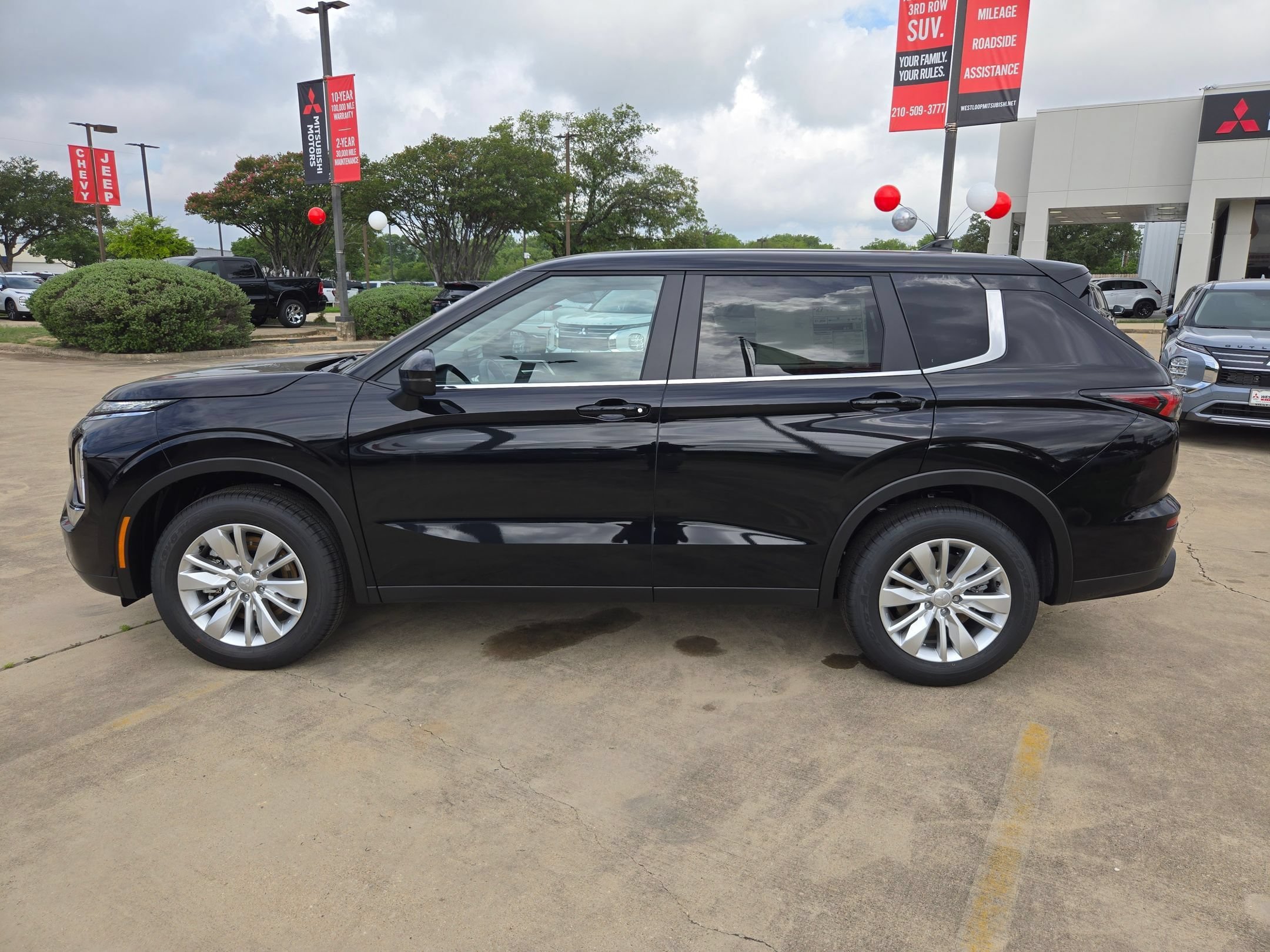 New 2026 Mitsubishi Outlander ES AWD/4WD image 2