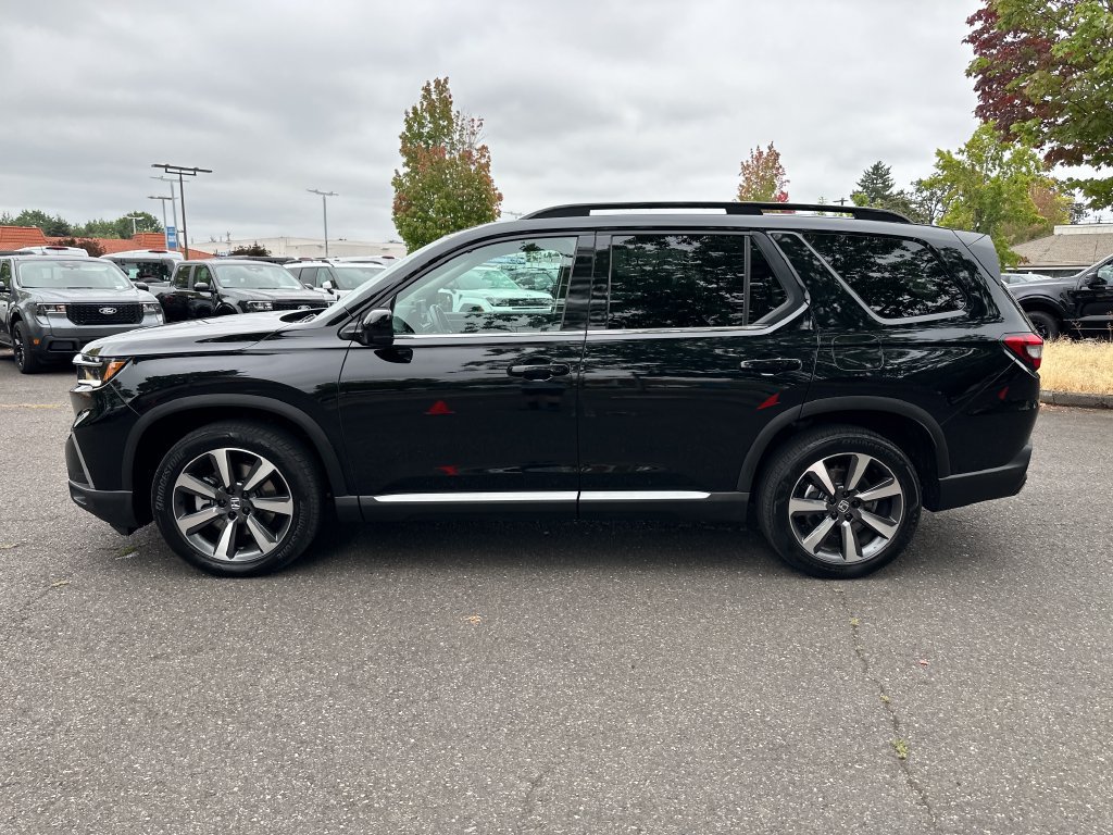 Used 2025 Honda Pilot Elite image 3