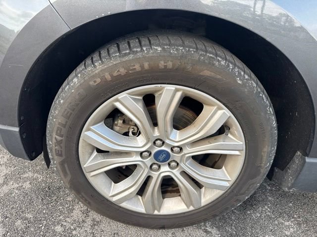 Used 2020 Ford Edge Titanium FWD image 9
