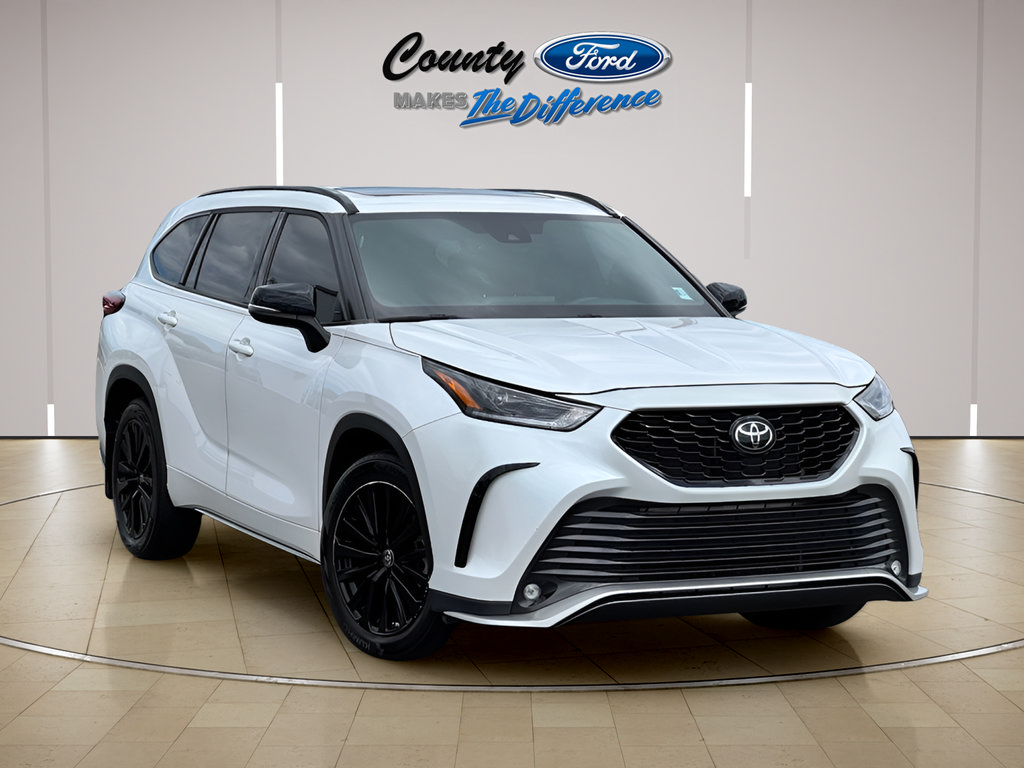Used 2023 Toyota Highlander XSE FWD image 1