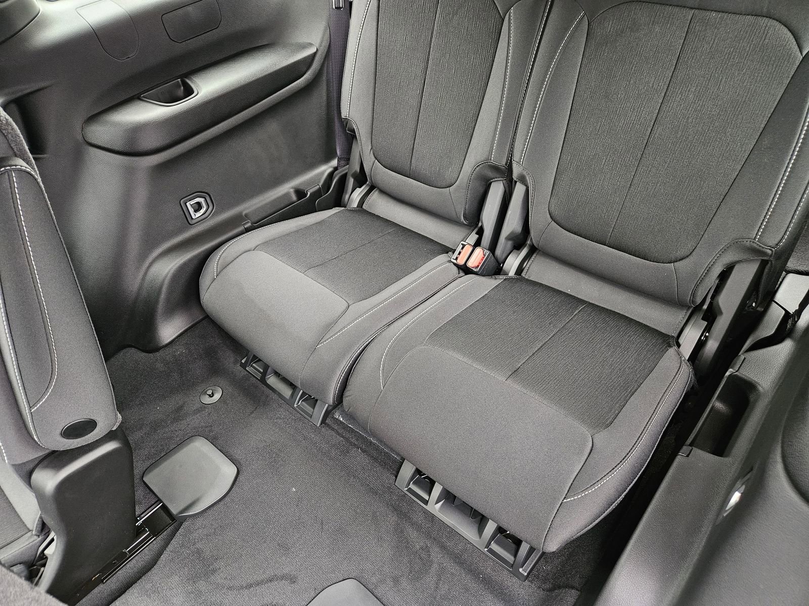 New 2025 Jeep Grand Cherokee L Laredo image 28