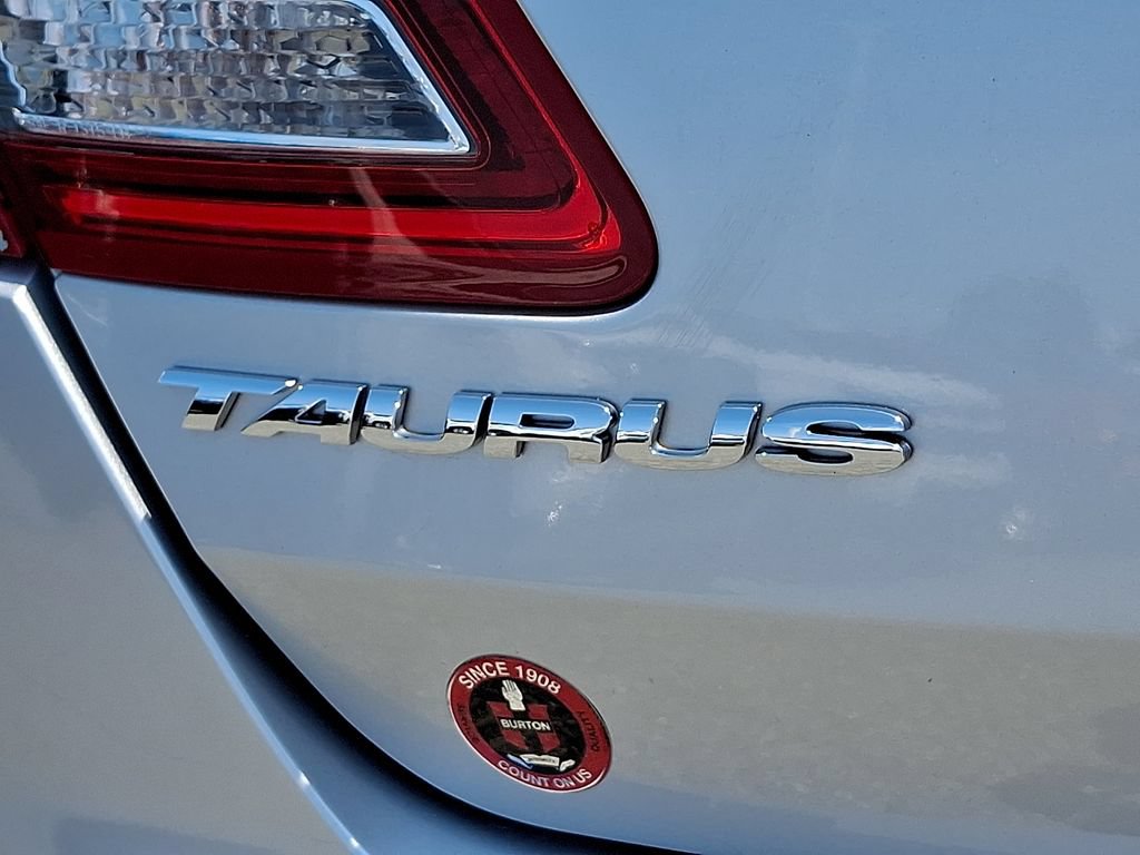 Used 2017 Ford Taurus SE FWD image 27