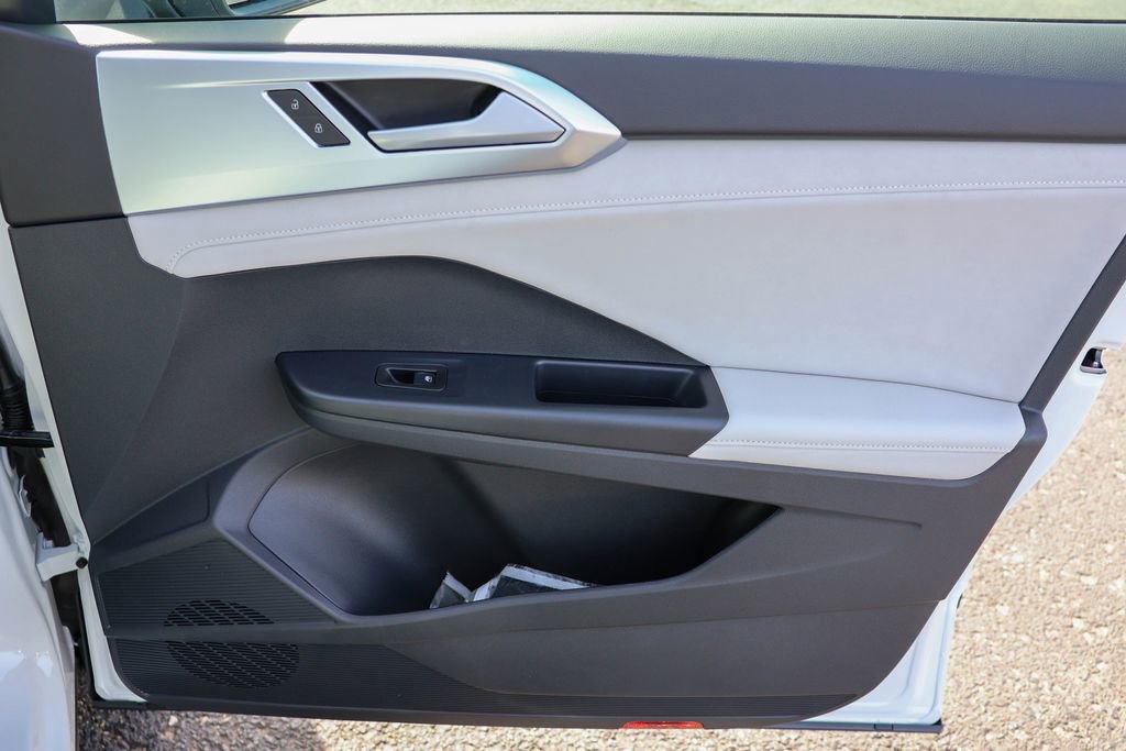 New 2025 Volkswagen Taos SE image 45