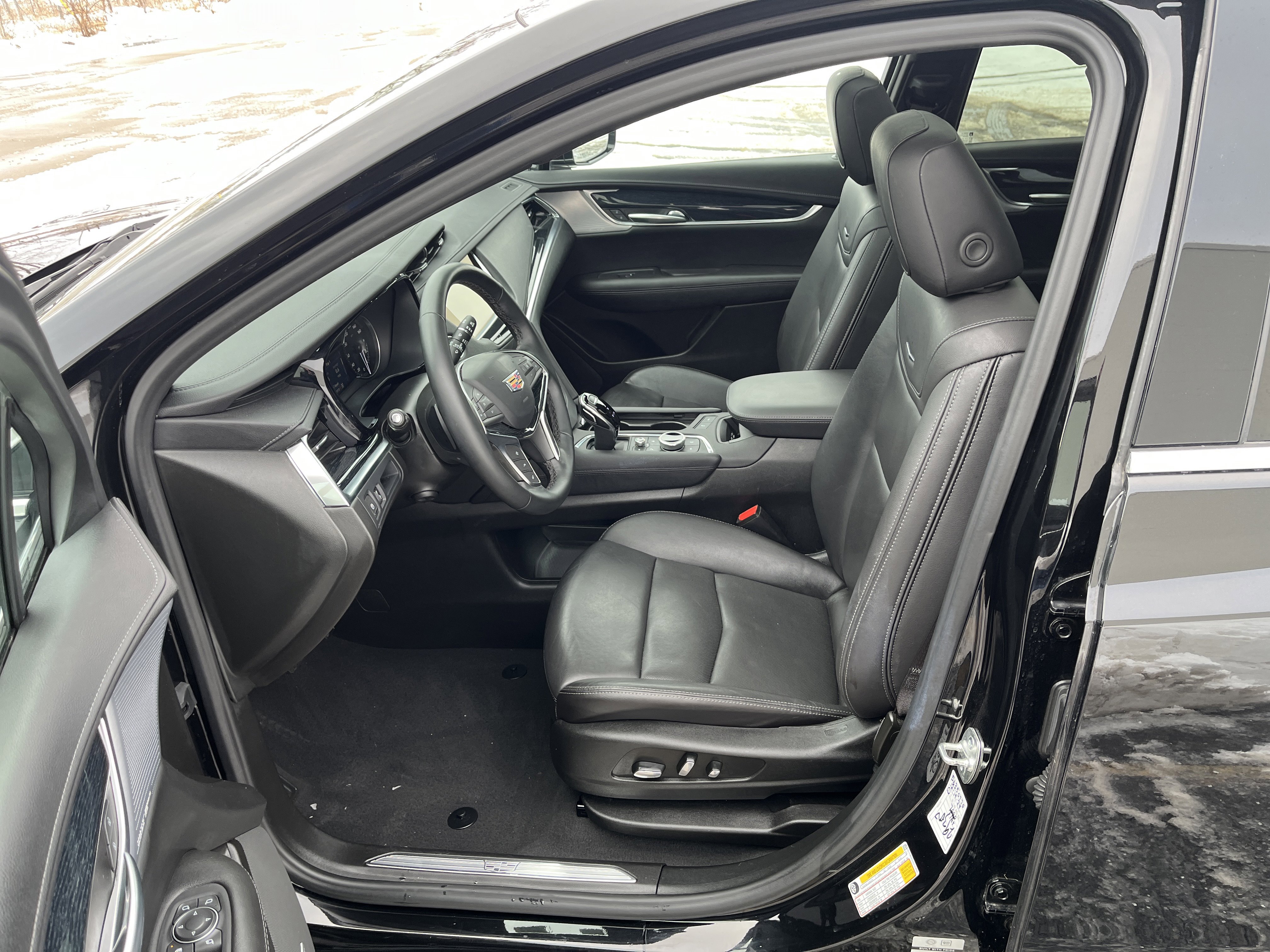 Used 2025 Cadillac XT5 Premium Luxury image 9