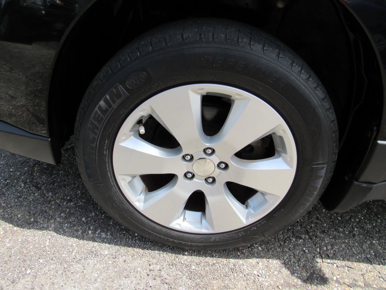 Used 2011 Subaru Outback 2.5i Premium AWD/4WD image 12