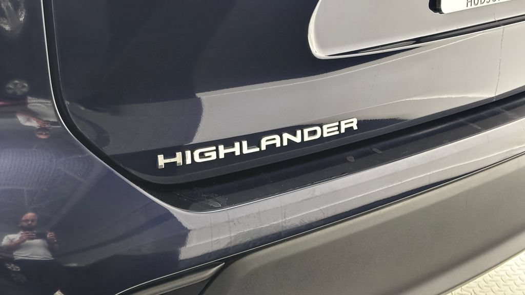 Used 2025 Toyota Highlander XLE AWD/4WD image 7