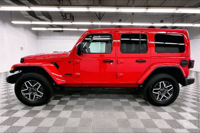 Used 2026 Jeep Wrangler Unlimited Sahara AWD/4WD image 14