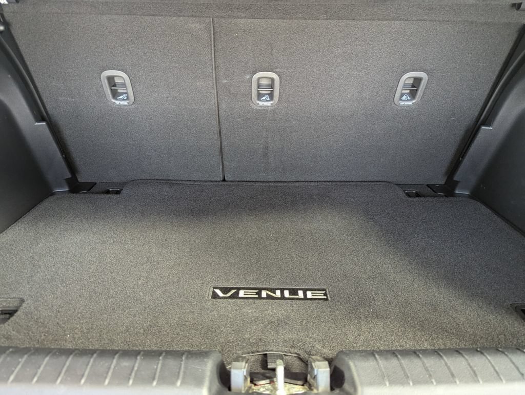 Used 2022 Hyundai Venue Limited FWD image 25
