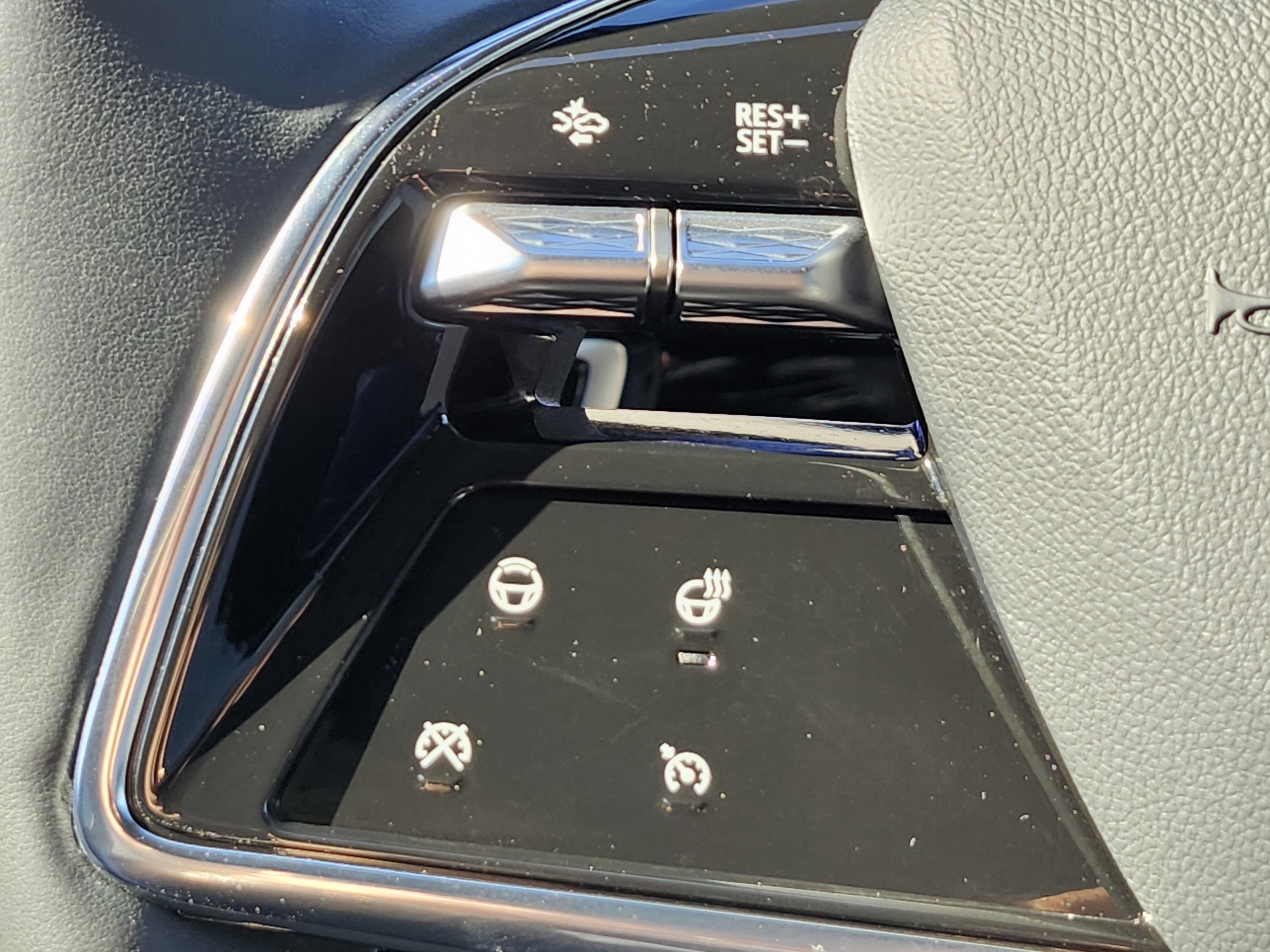 Used 2025 Cadillac Optiq Sport 1 image 31