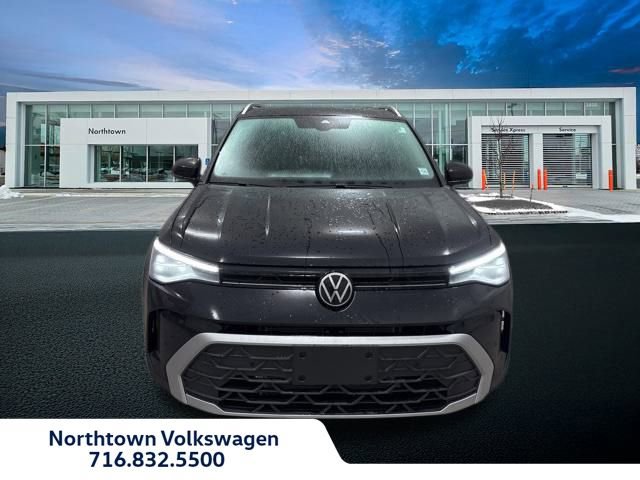 New 2025 Volkswagen Taos SE image 2
