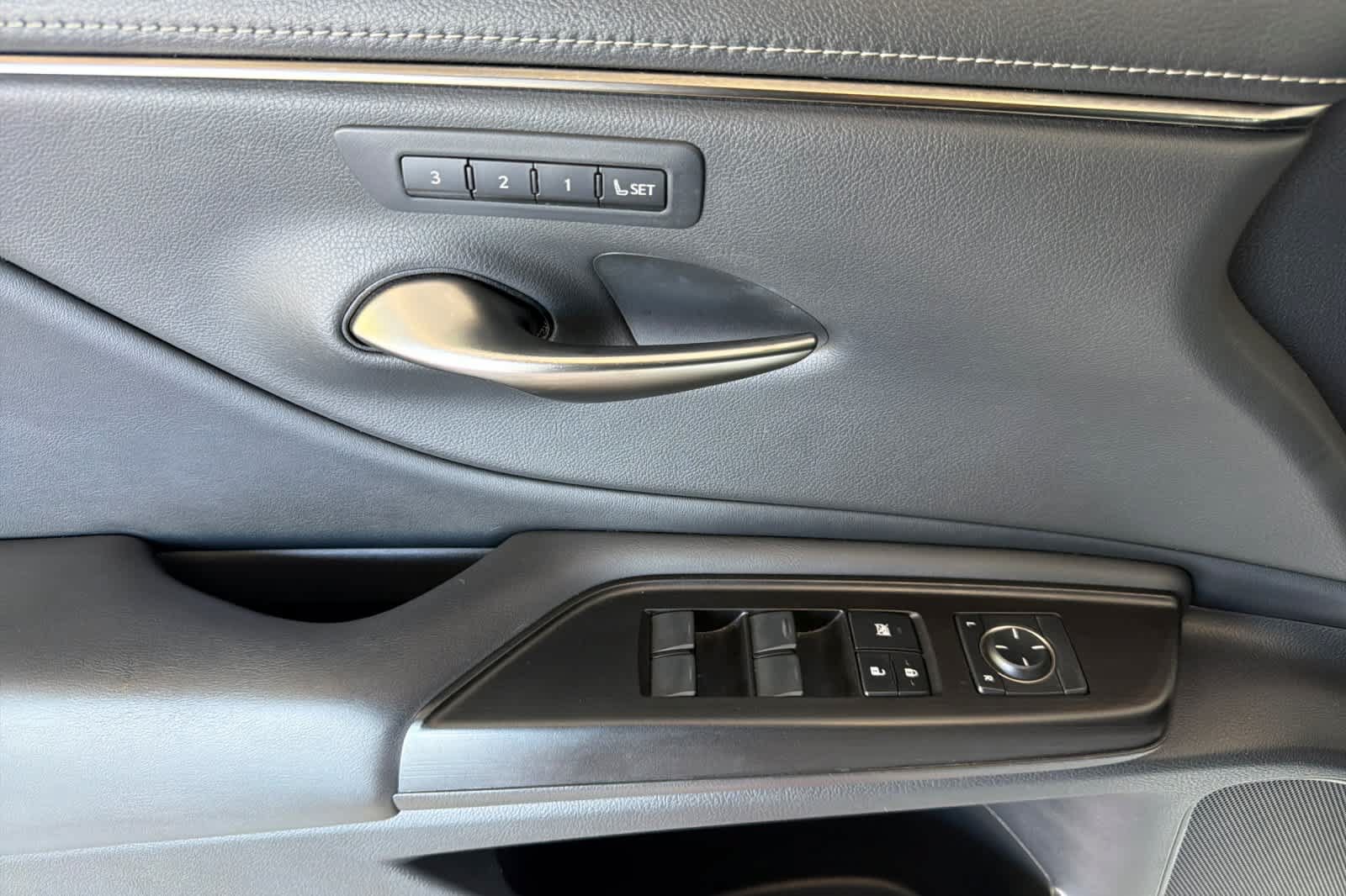 Used 2019 Lexus ES 350 w/ Premium Package FWD image 12
