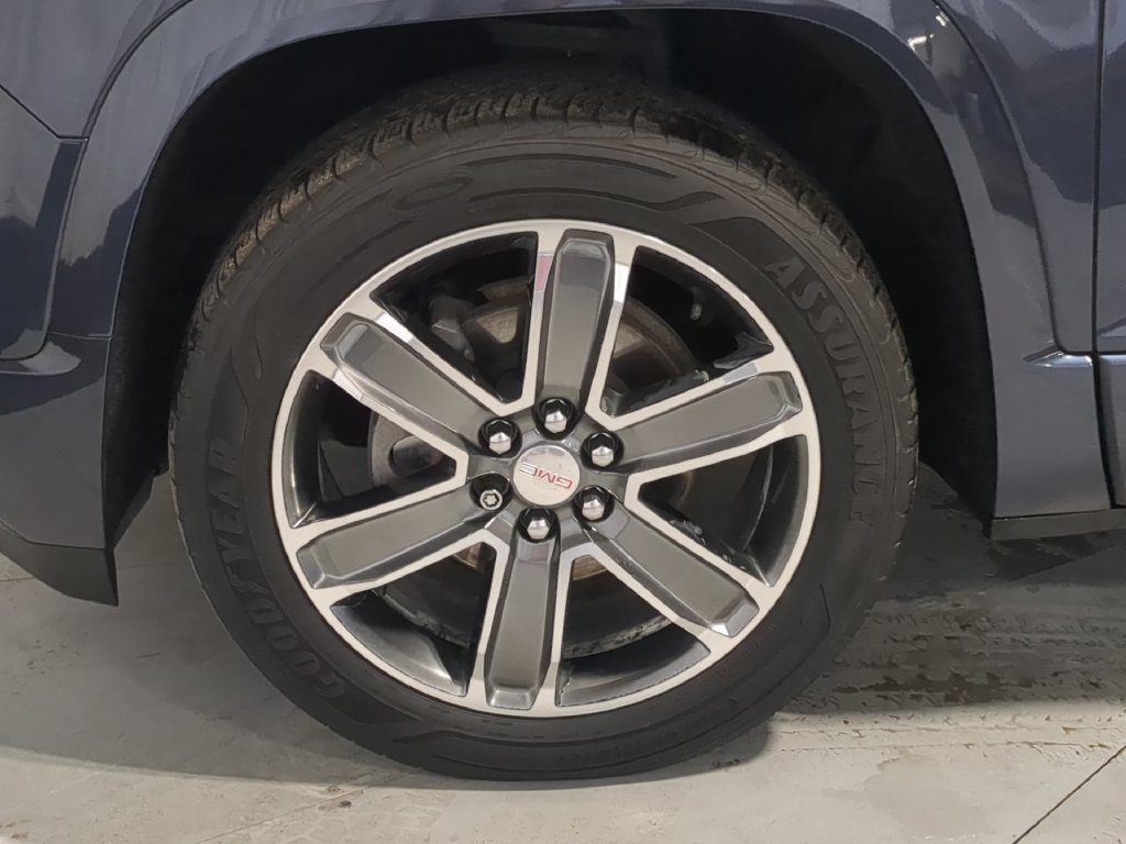 Used 2018 GMC Acadia Denali w/ Technology Package AWD/4WD image 17
