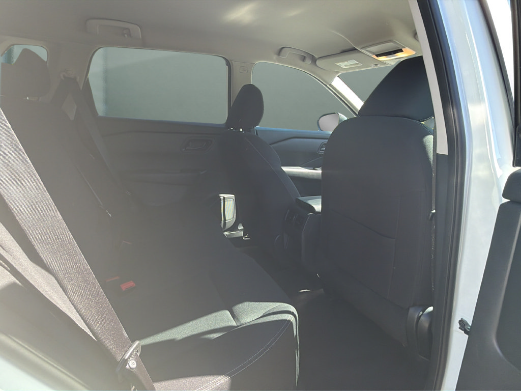 Used 2024 Nissan Rogue S FWD image 15