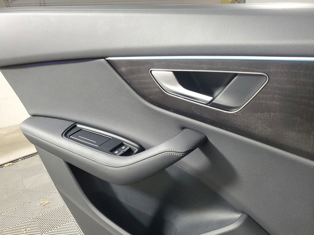 Used 2023 Audi Q8 Premium Plus image 18