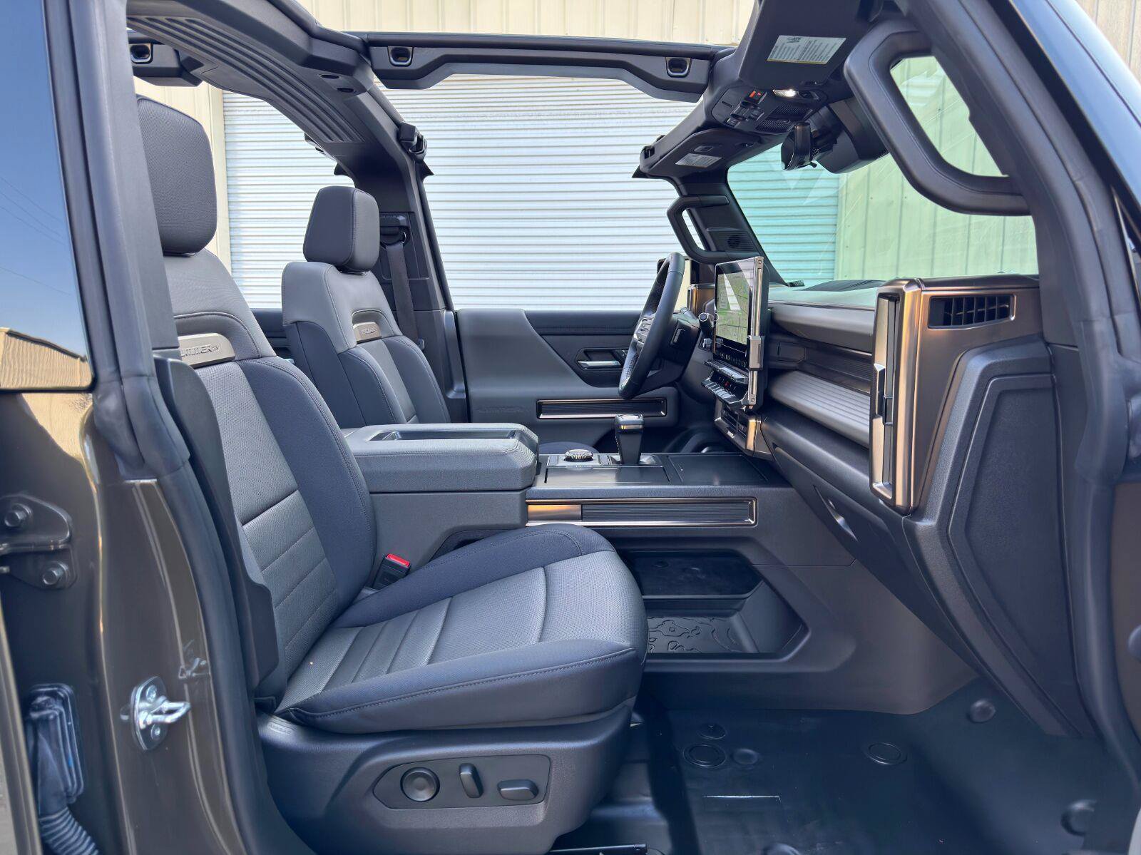 Used 2025 GMC Hummer EV 3X w/ LPO, Roof Cross Rail Package AWD/4WD image 15