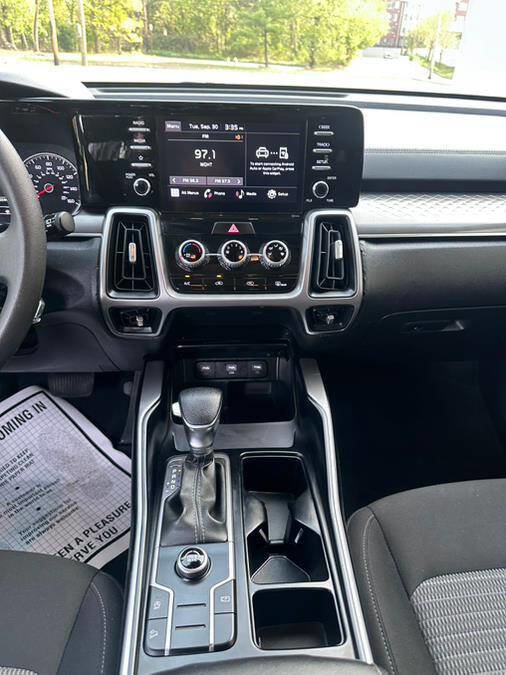 Used 2023 Kia Sorento LX image 33