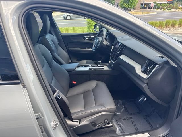 Certified 2025 Volvo XC60 B5 Plus AWD/4WD image 15