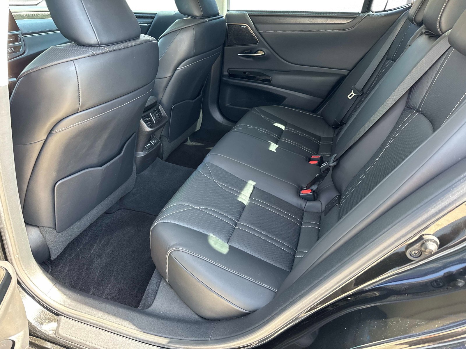 Used 2022 Lexus ES 350 Ultra Luxury w/ Accessory Package 2 image 13