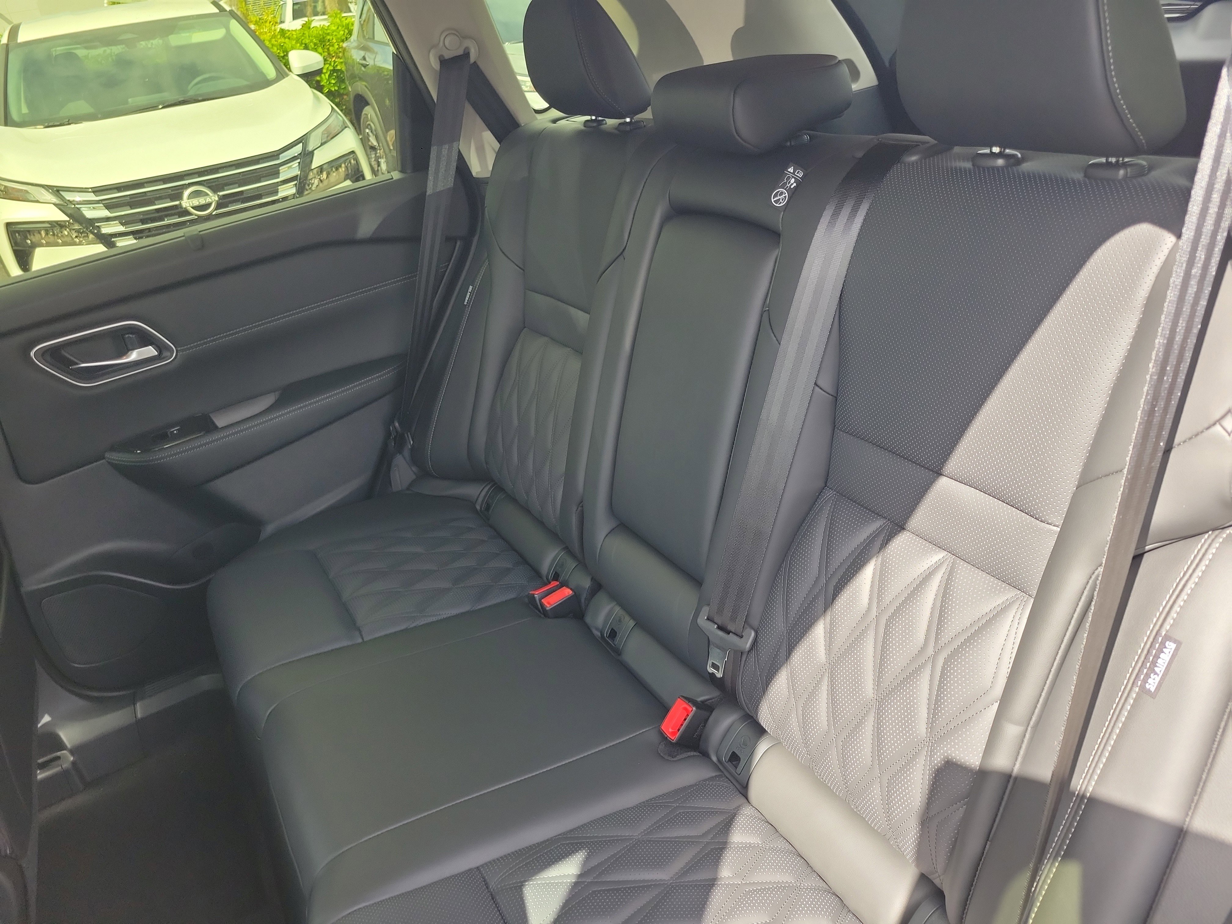 New 2026 Nissan Rogue Platinum image 7