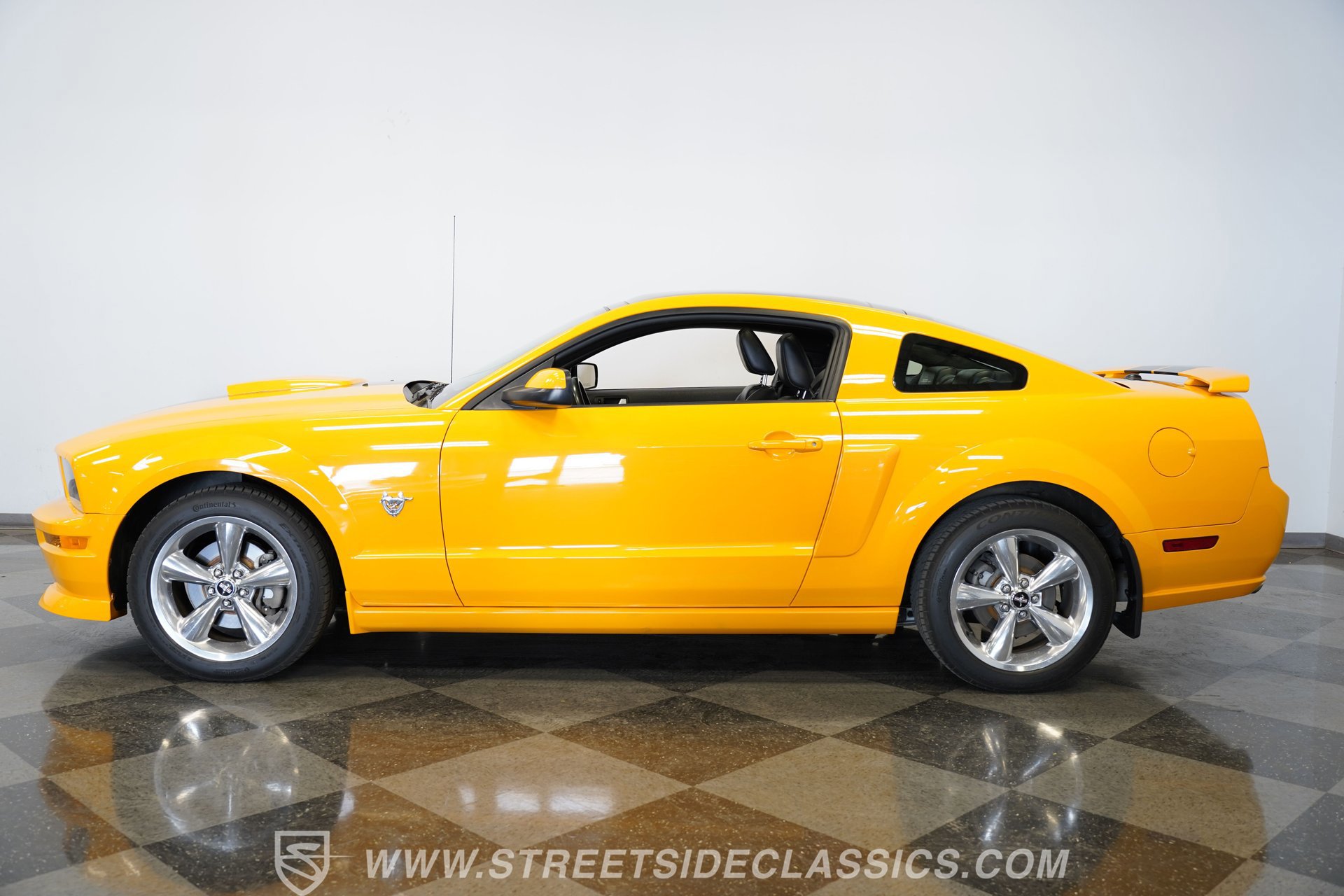 Used 2009 Ford Mustang GT Premium image 2