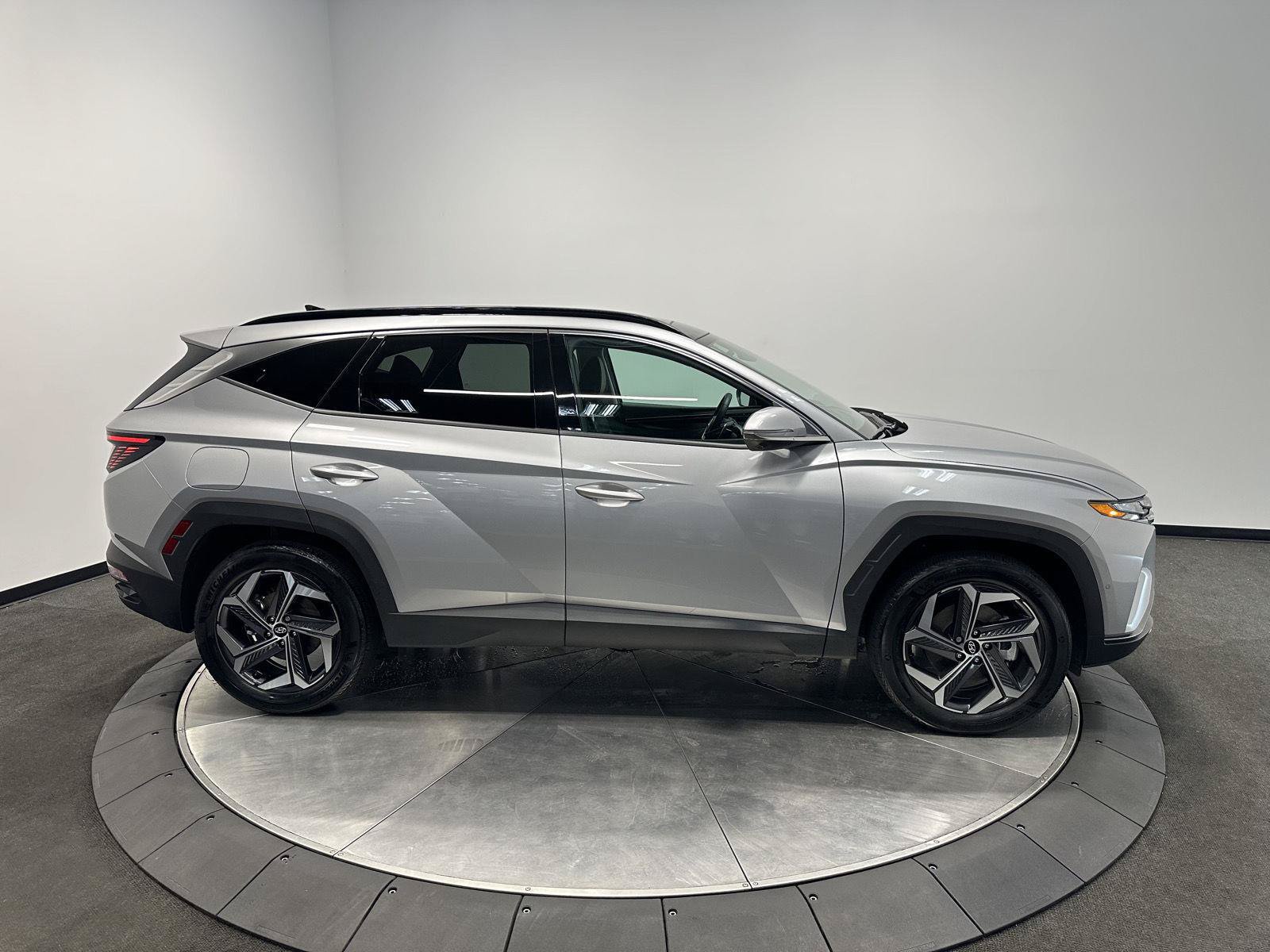 Certified 2023 Hyundai Tucson Limited AWD/4WD image 8