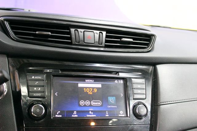 Used 2018 Nissan Rogue SV AWD/4WD image 17