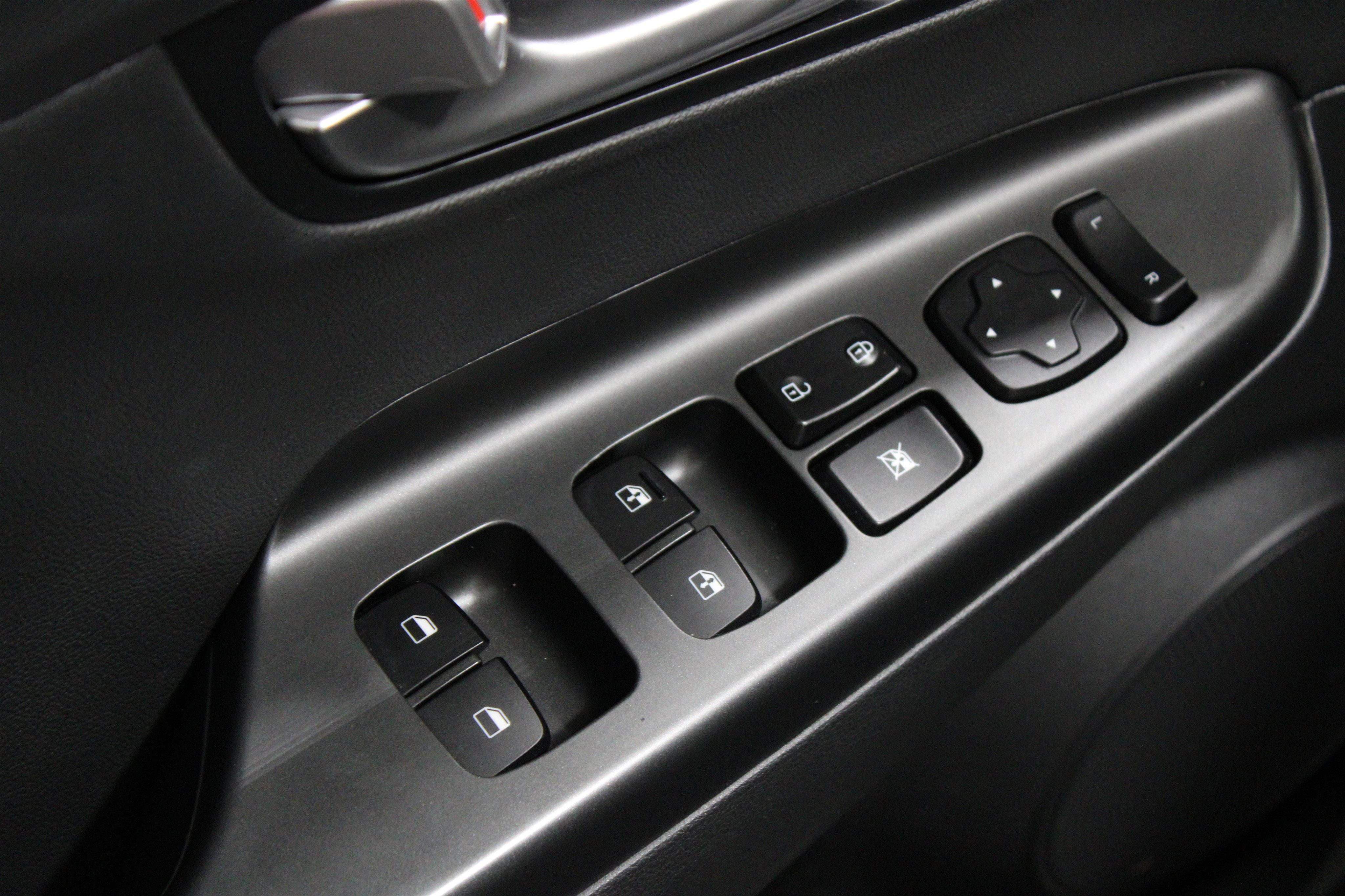 Used 2022 Hyundai Kona Limited image 4