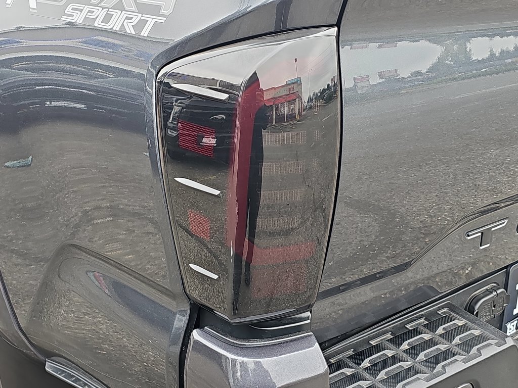 Used 2021 Toyota Tacoma TRD Sport AWD/4WD image 16