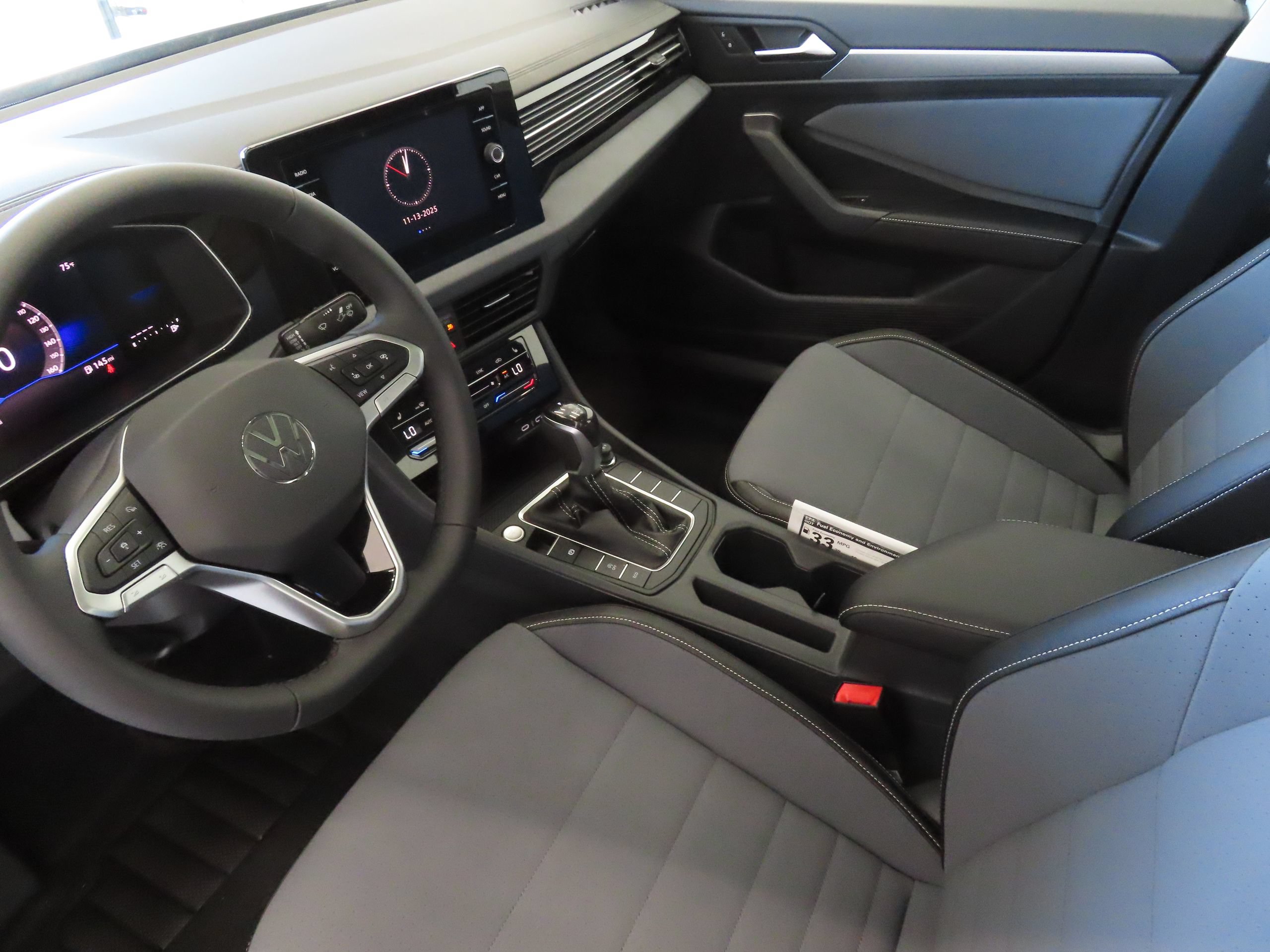 New 2026 Volkswagen Jetta SE FWD image 21