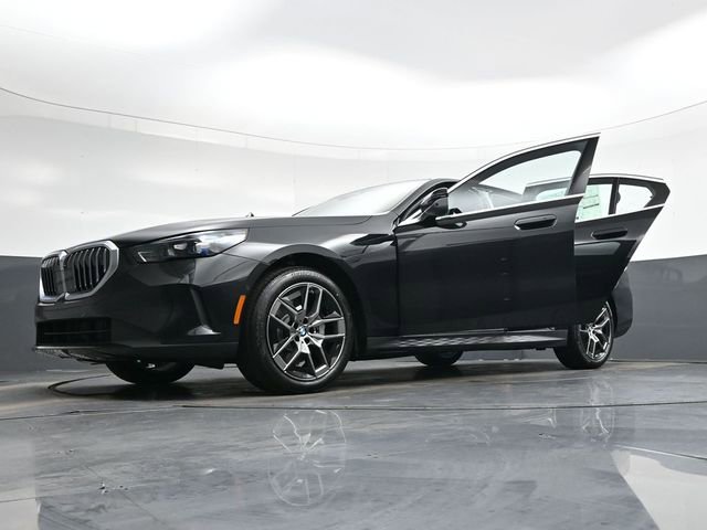 New 2026 BMW 530i xDrive w/ Premium Package image 40