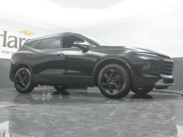 Used 2023 Chevrolet Blazer LT w/ Midnight/Sport Edition FWD image 2