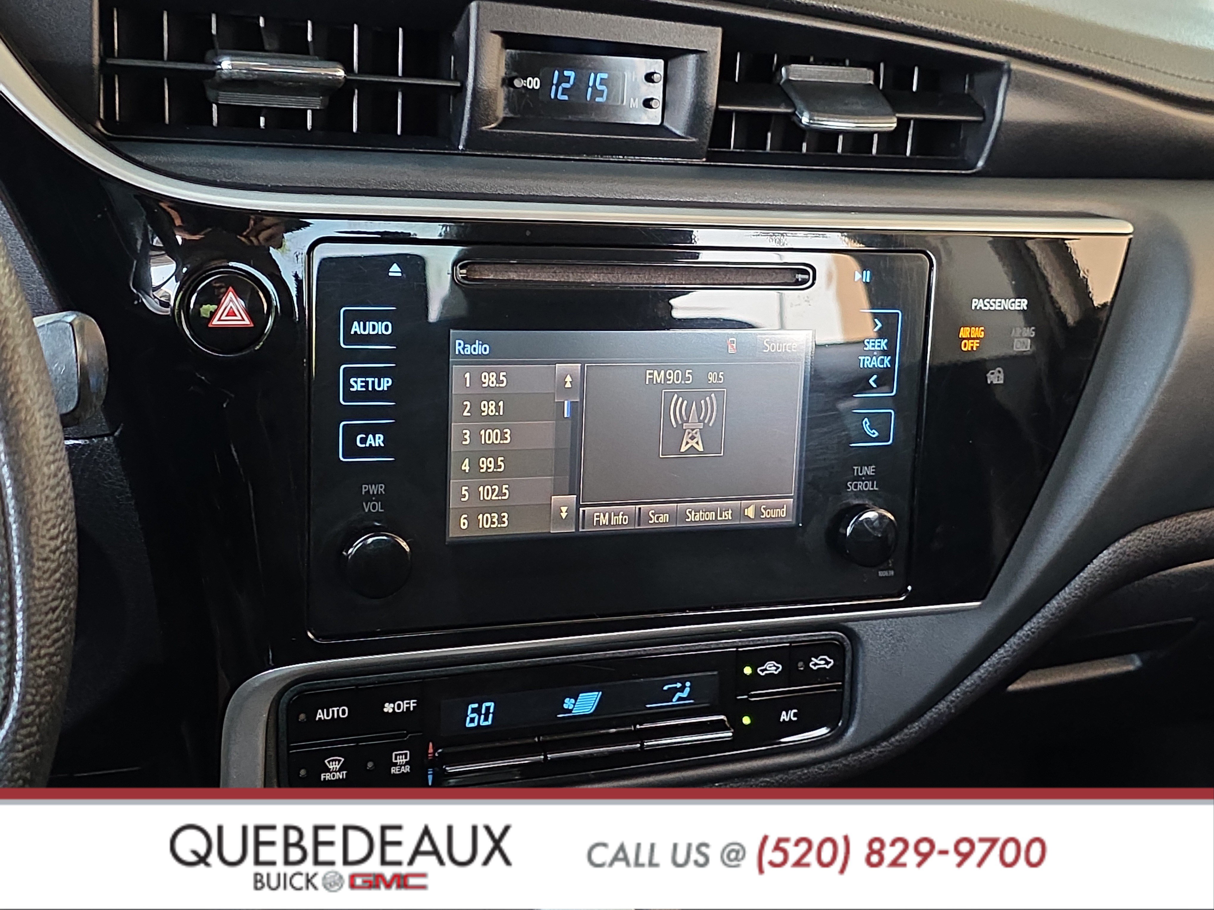 Used 2017 Toyota Corolla LE w/ Carpet Mat Package (TMS) FWD image 17