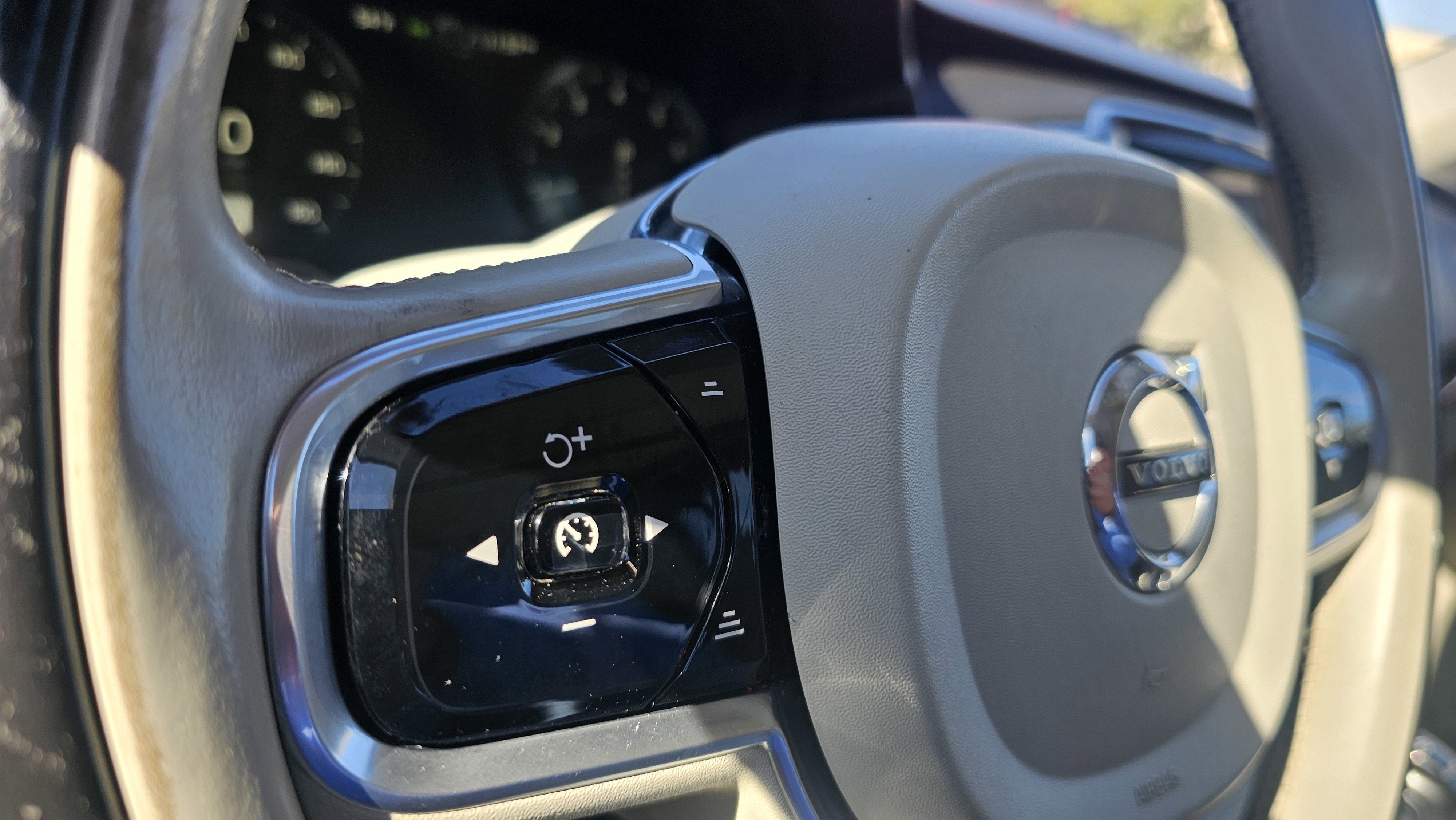 Used 2017 Volvo XC90 T6 Momentum w/ Vision Package image 43