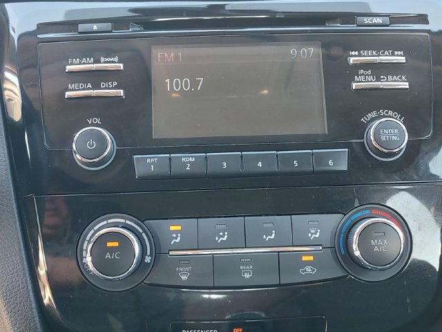 Used 2017 Nissan Rogue S FWD image 14
