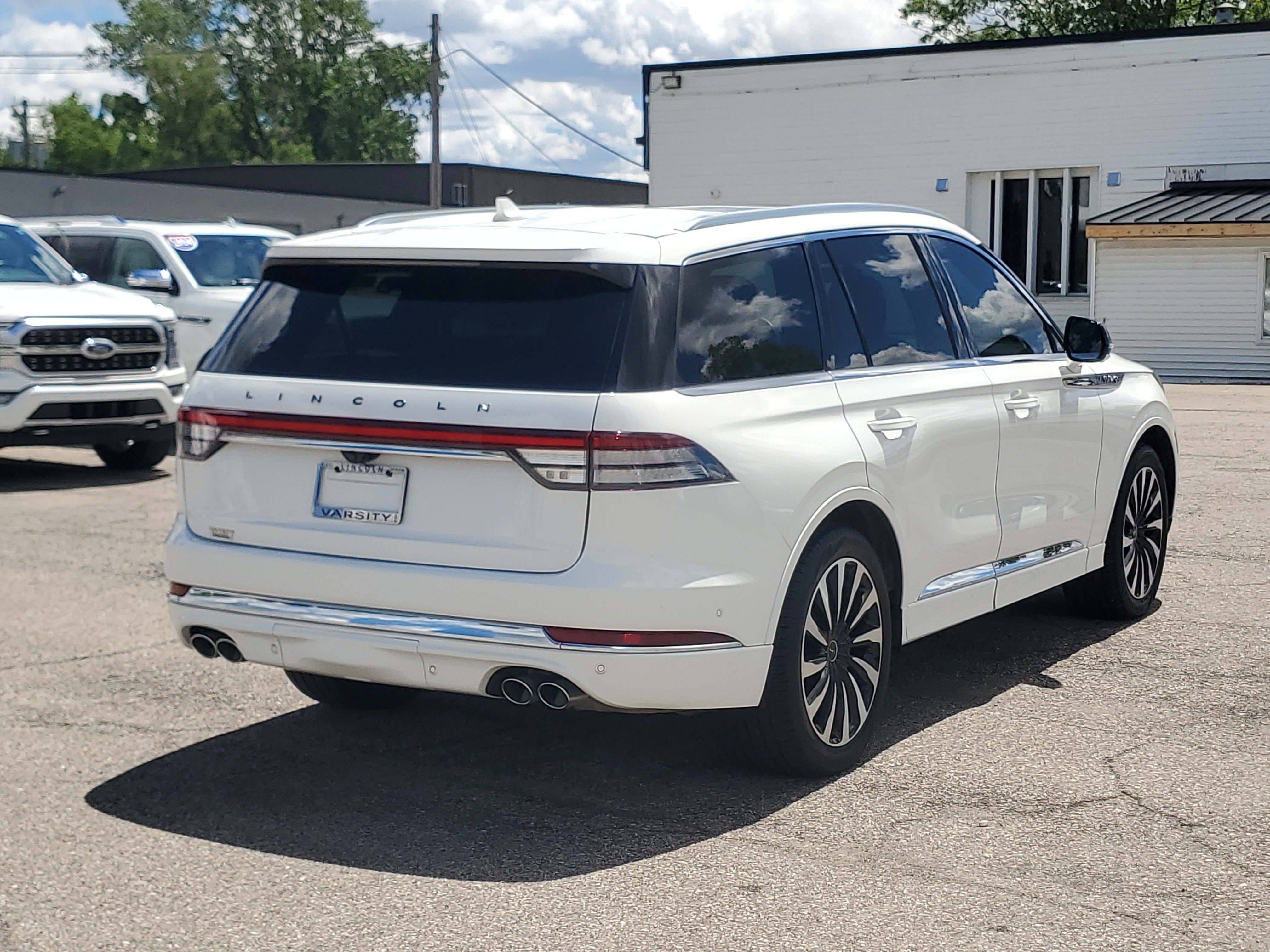 Certified 2023 Lincoln Aviator Black Label Grand Touring w/ Class IV Trailer Tow Package AWD/4WD image 6