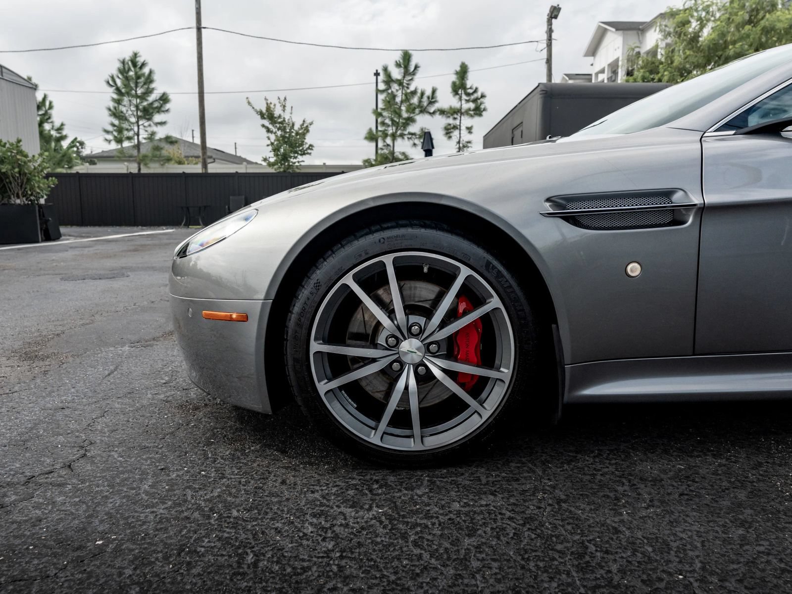 Used 2011 Aston Martin V8 Vantage Coupe RWD image 32