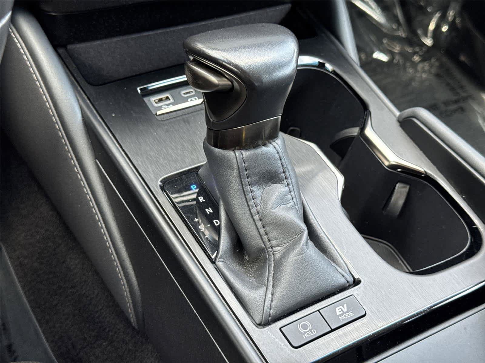 Used 2025 Lexus ES 300h w/ Luxury Package FWD image 19