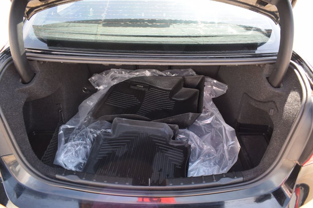 Used 2018 BMW 330i Sedan w/ Convenience Package image 12