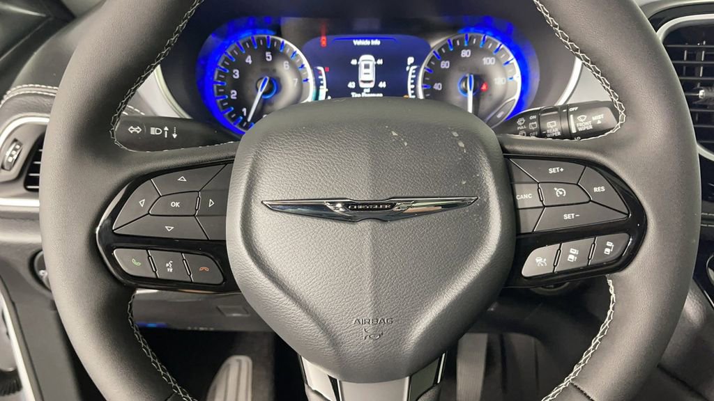 New 2025 Chrysler Pacifica Limited image 24