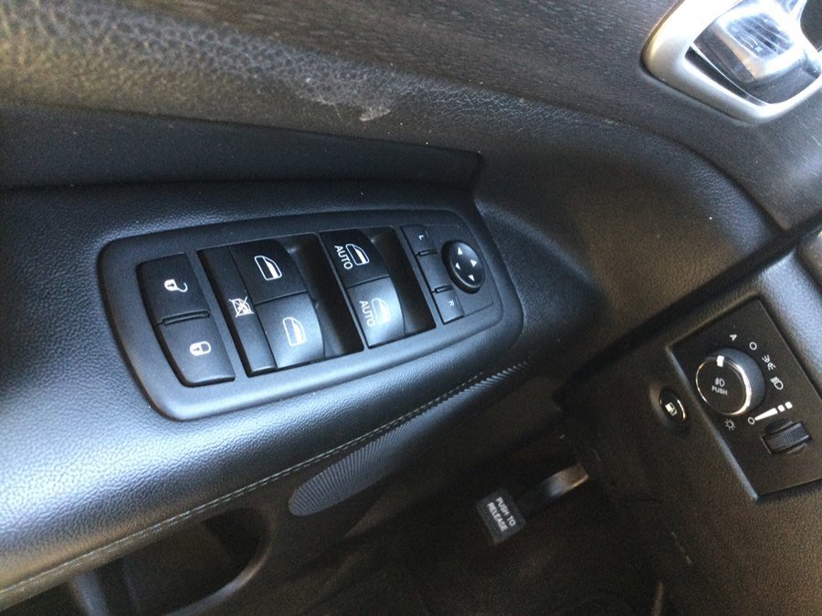 Used 2018 Jeep Grand Cherokee Altitude AWD/4WD image 39