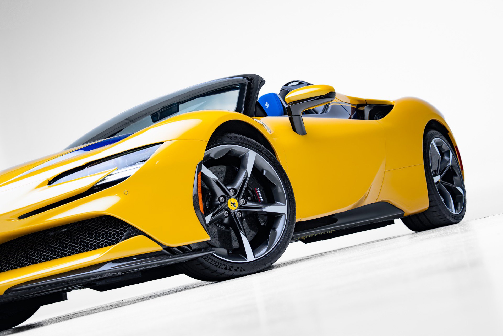 Used 2023 Ferrari SF90 Spider AWD/4WD image 32