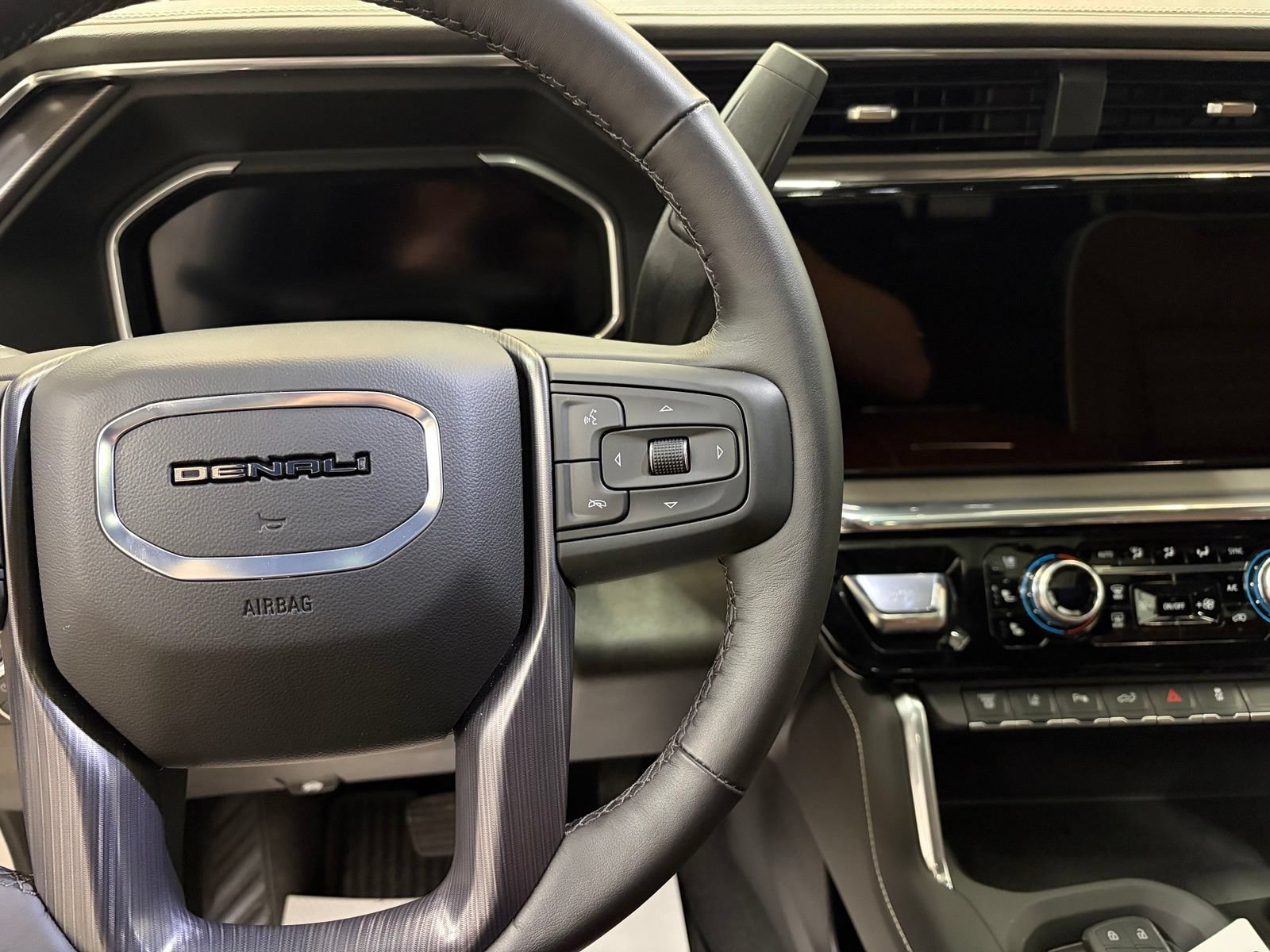 Used 2026 GMC Sierra 3500 Denali Ultimate AWD/4WD image 18