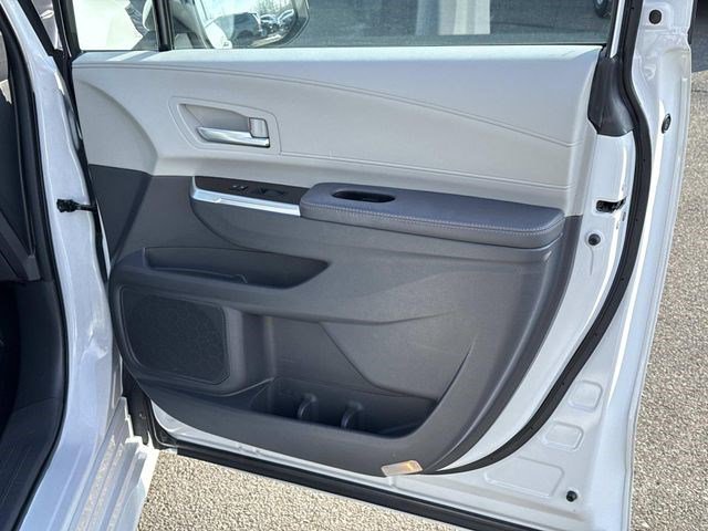 Used 2024 Toyota Sienna XLE image 8