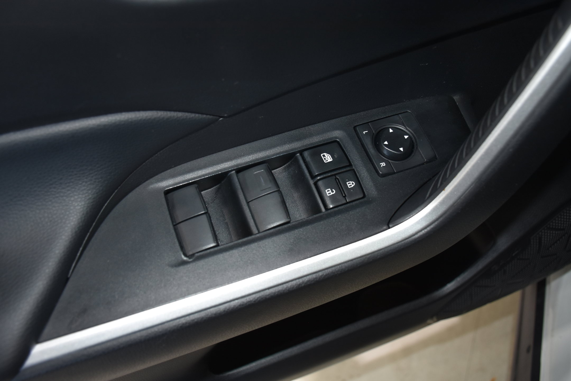 Used 2023 Toyota RAV4 LE FWD image 23