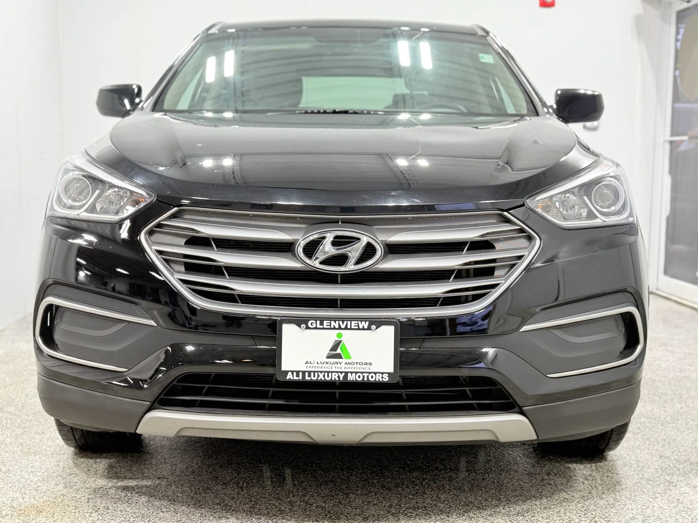 Used 2018 Hyundai Santa Fe Sport AWD/4WD image 2