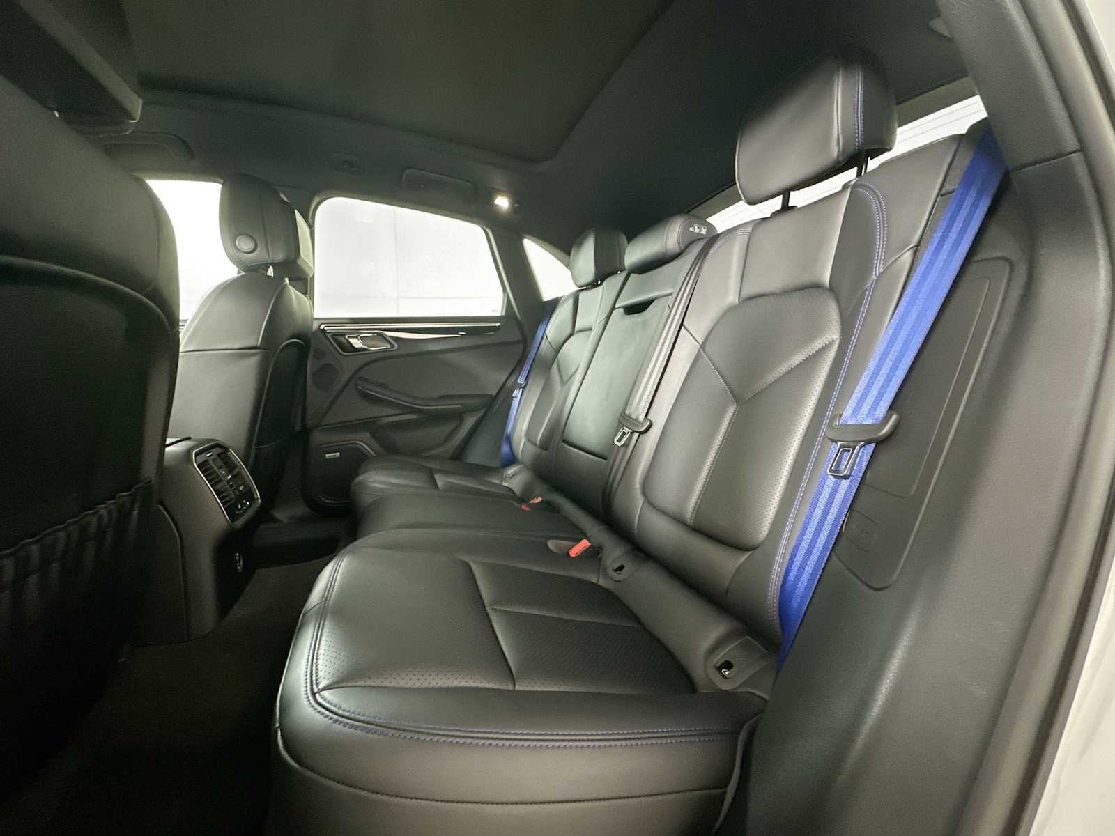Certified 2025 Porsche Macan image 22