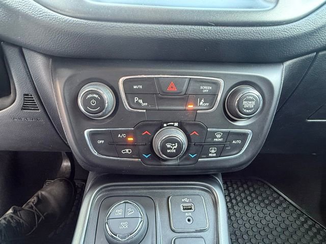Used 2021 Jeep Compass Trailhawk AWD/4WD image 11