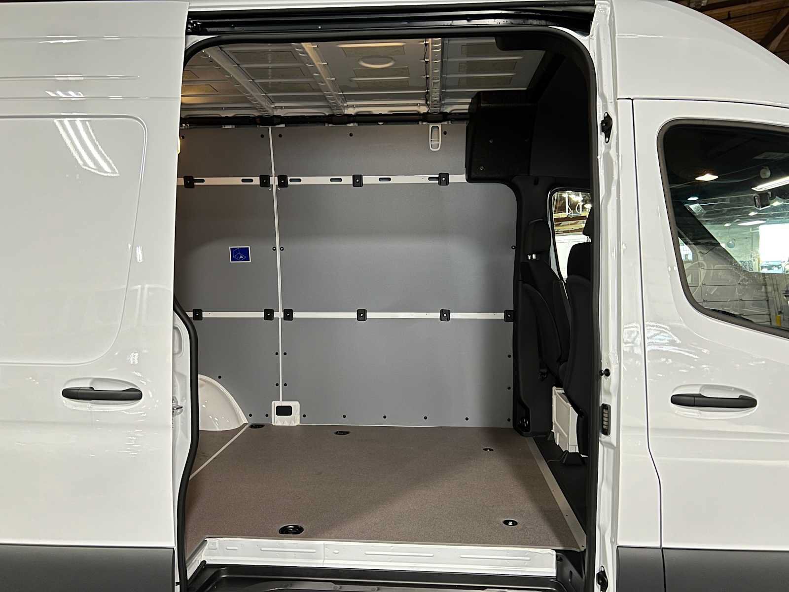 Used 2025 Mercedes-Benz Sprinter 2500 image 13
