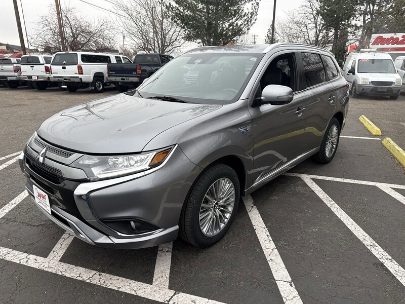 Used 2022 Mitsubishi Outlander SEL image 2
